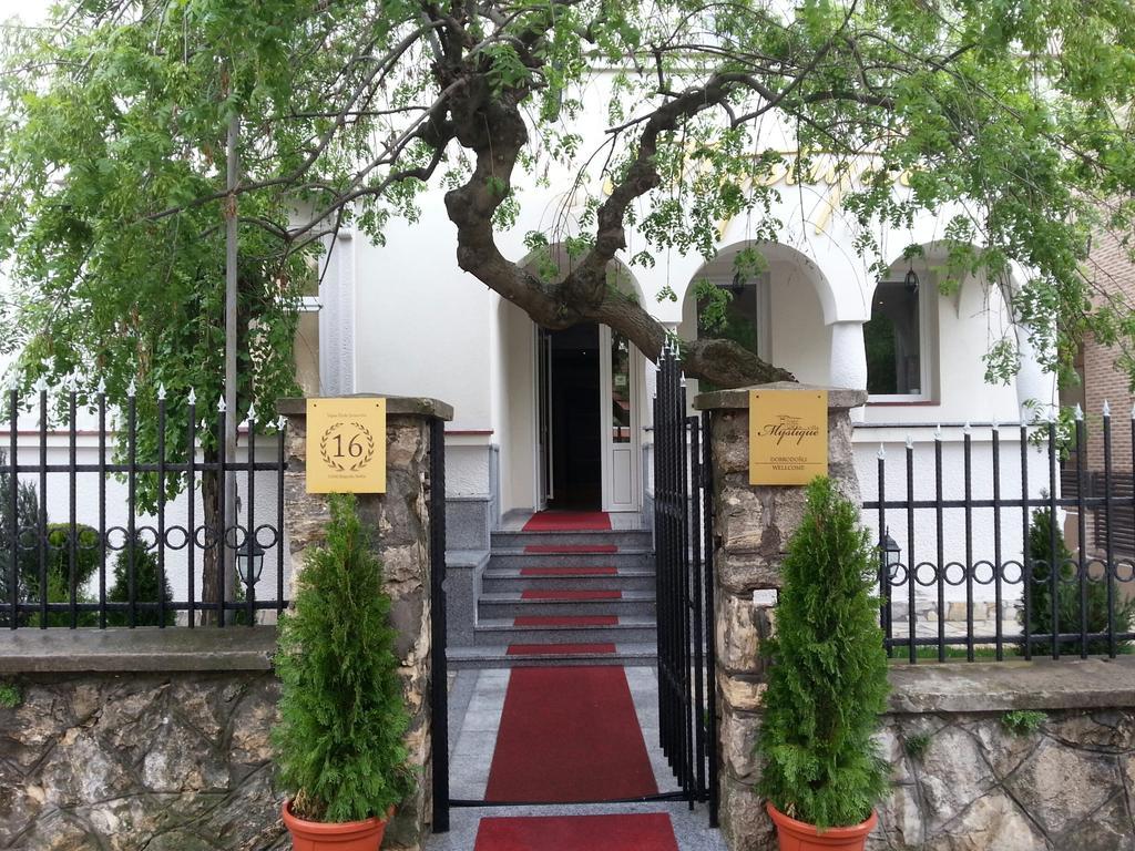 Villa Mystique Belgrado Buitenkant foto